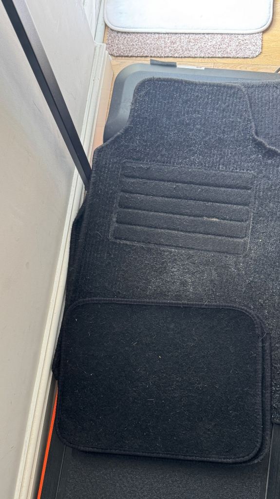 Universal car mats black