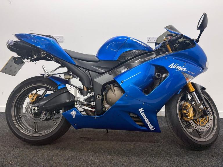 SUZUKI ZX6R 636 ** CRASH BOBBINS - 12 MONTH MOT - WARRANTY **