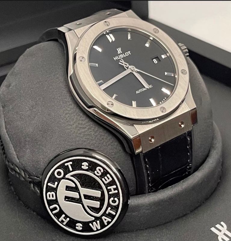BRAND NEW TAG HEUER MENS WATCH IN BOX WITH PAPERS SIWSS AUTOMATIC MOVEMENT 