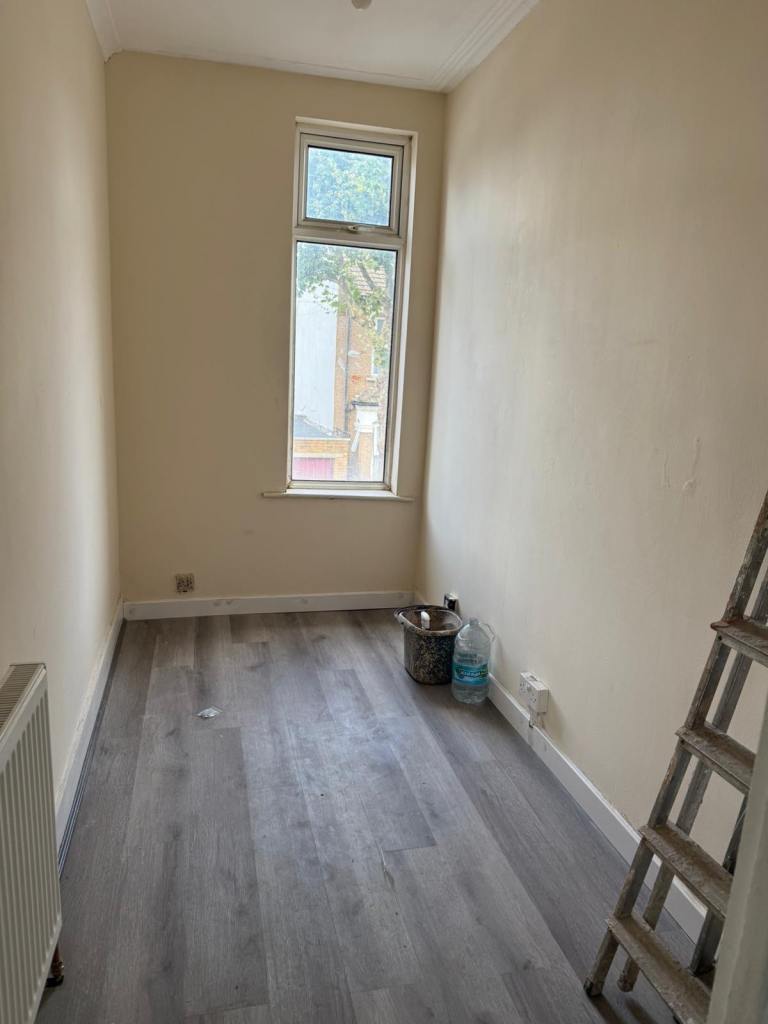 Newly refurbished 2 bed flat 