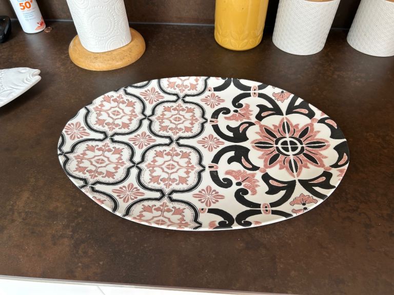 Large colourful plate great for any occasion 