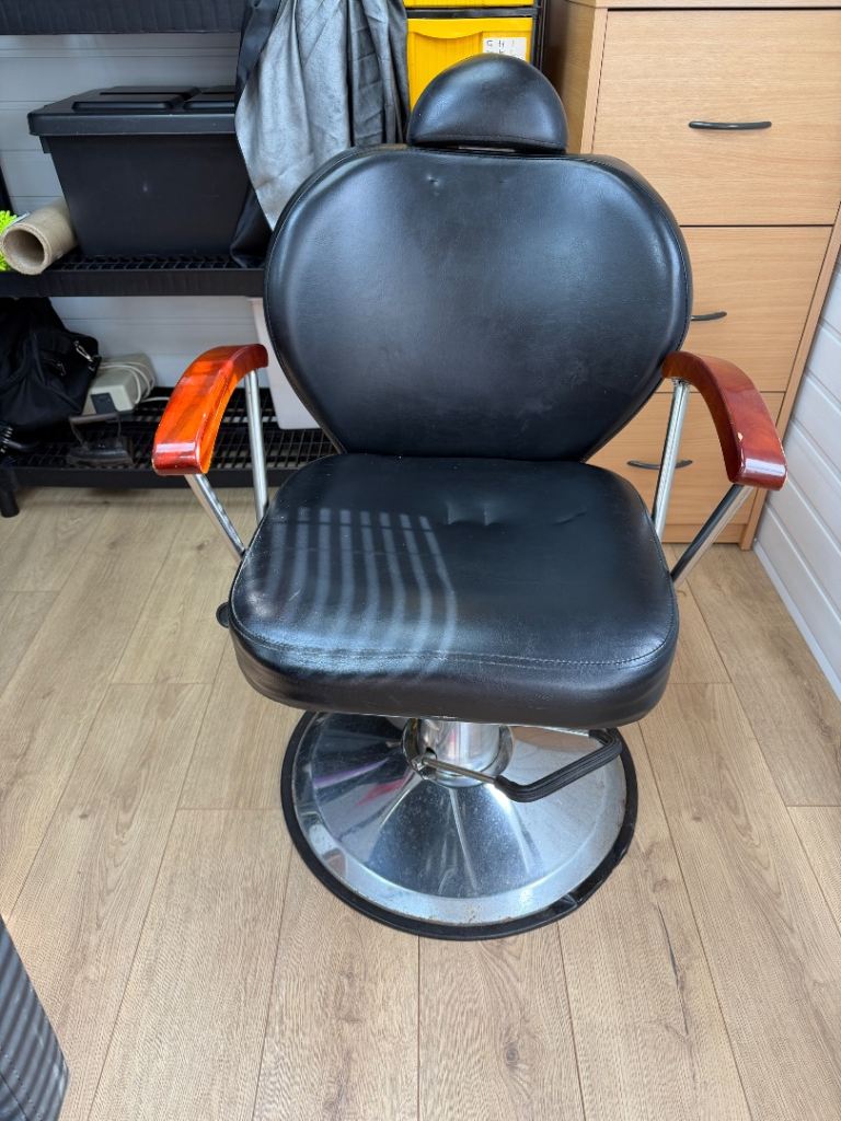 Professional Salon / Barber Chair – Fully Working