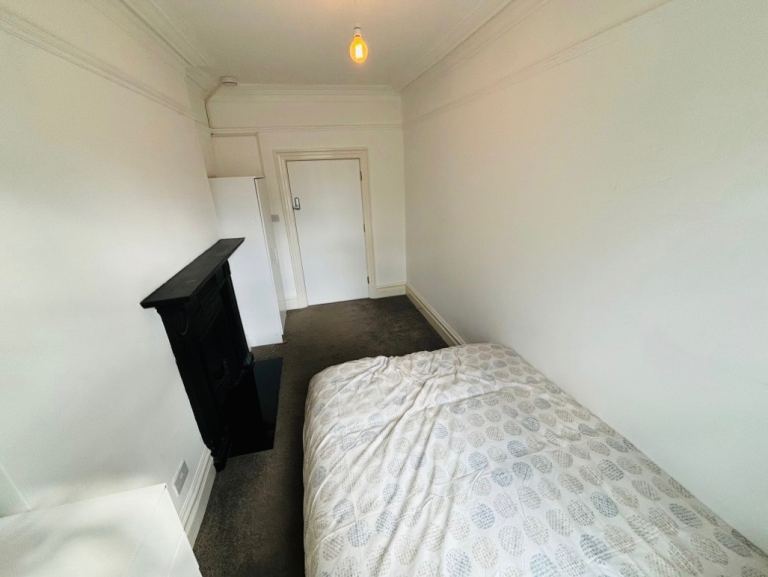Lewisham Room Available – September Move-In!