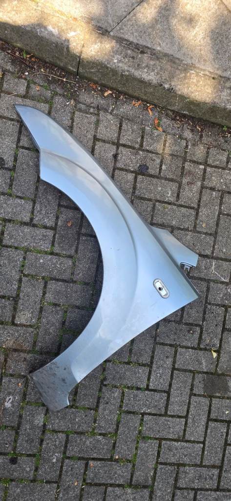 2005 ford focus passenger side wing