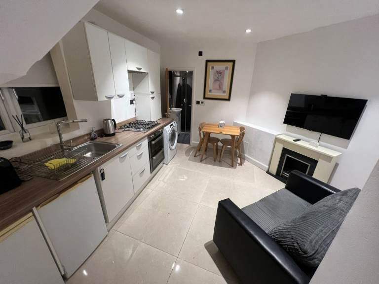 2 Bedroom House with bills included