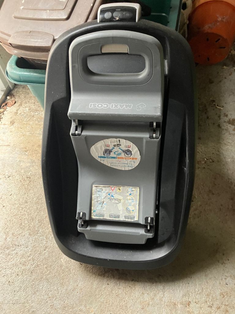 Baby car seat and Isofix base Maxi Cosi