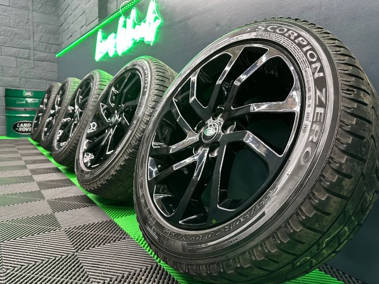 Discovery 4 / 3 HSE Powdered Black 20” Alloy Wheels - style 511 Landmark & all Pirelli Scorpions x5!