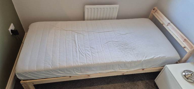 Single bed, pillow, quilt and mattress 