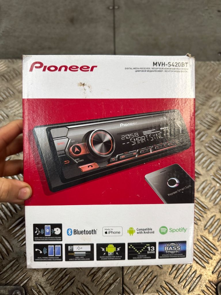 Pioneer car sterio like new 