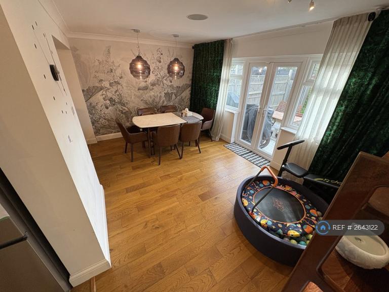 3 bedroom house in Diban Avenue, Hornchurch, RM12 (3 bed) (#2643122)