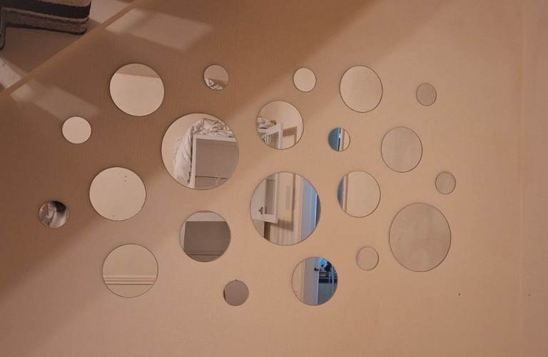 Set of round glass mirrors