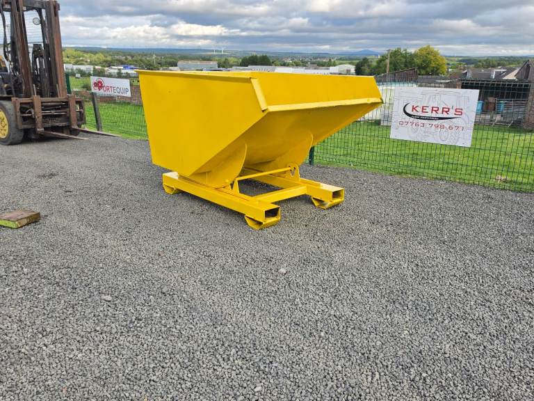 Large Forklift tipping skip tractor telehandler 