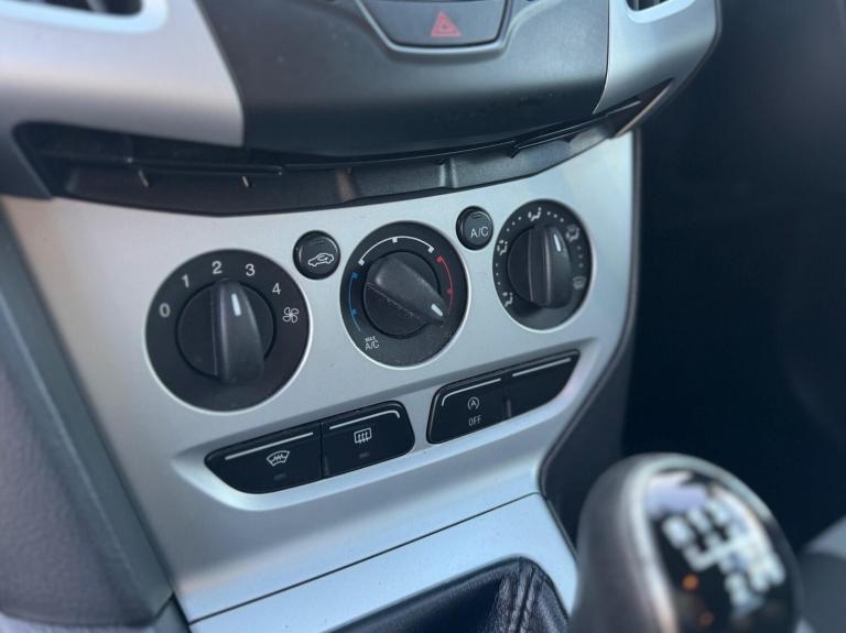 2012 Ford Focus 1.6 TDCi 115 Zetec 5dr HATCHBACK DIESEL Manual