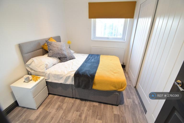 1 bedroom flat in Crwys Road, Cardiff, CF24 (1 bed) (#2760361)