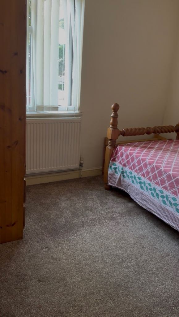 Room for rent( in a clean, pet and smoke free home) 
