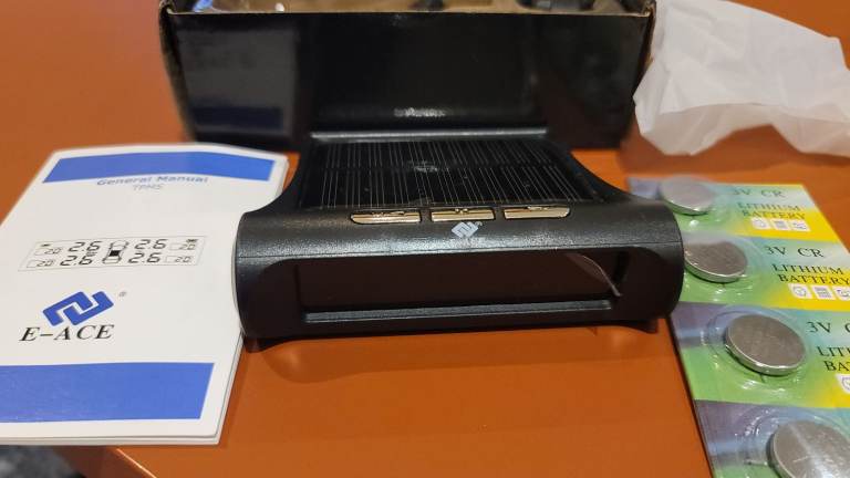 Car TPMS tyre monitor solar charging