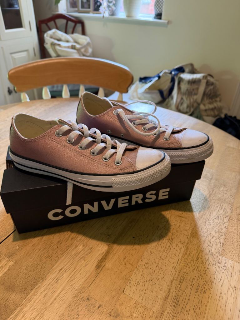 Converse  Pink, size 6