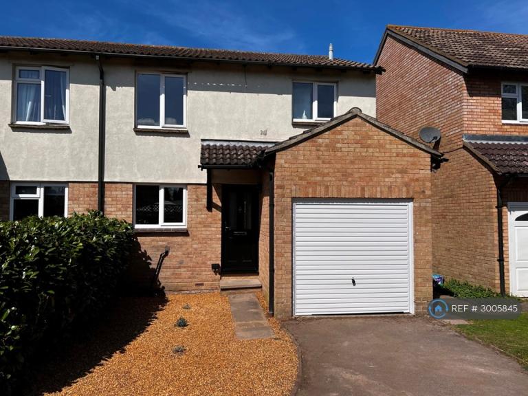 3 bedroom house in Page Close, Hampton, TW12 (3 bed) (#3005845)