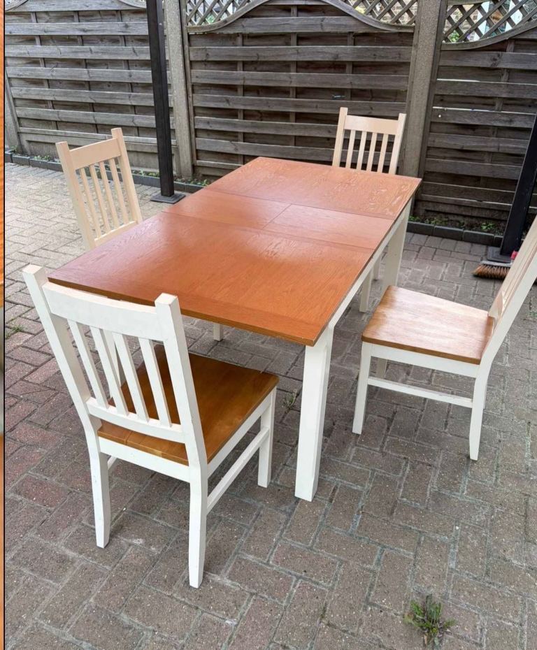 Extendable Dining Table with 4 Chairs – Good Condition