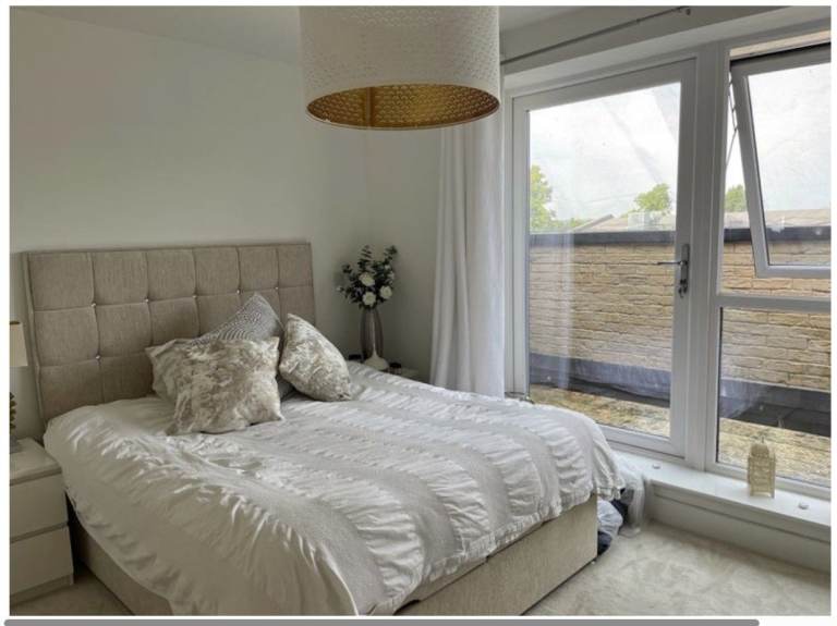 Gorgeous Bedroom+ Ensuite in beautiful quiet flat