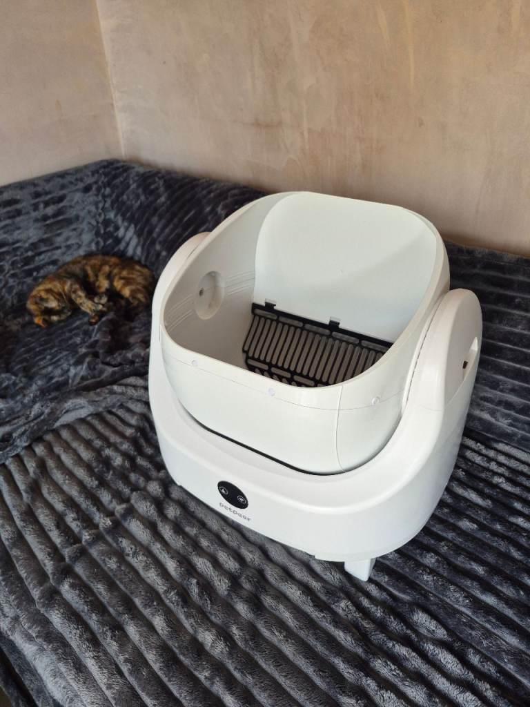 Electric self clean cat litter tray