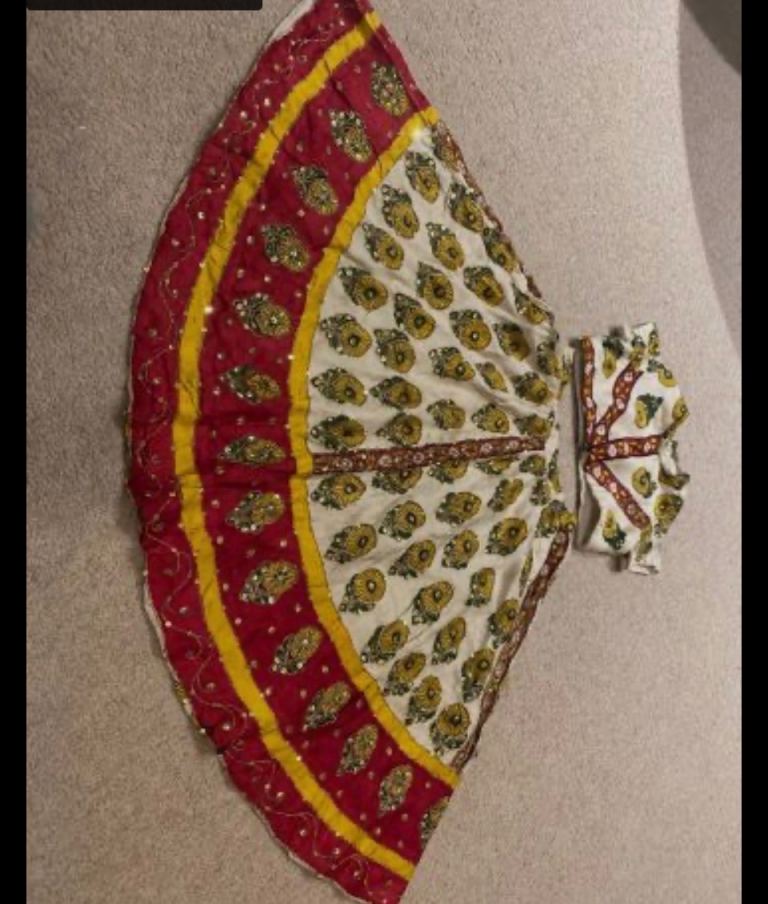 Beautiful gagra choli in silk, age 3/4 year, very pretty, hardly worn