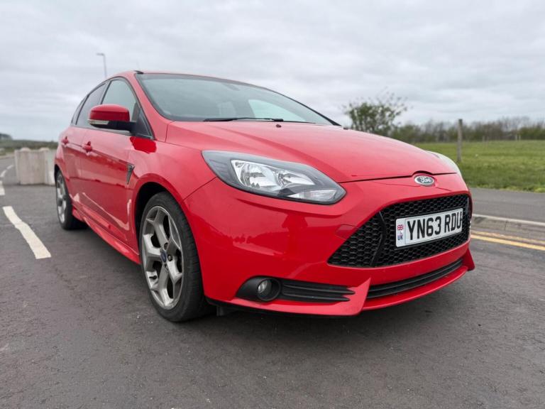 FORD FOCUS 2.0T EcoBoost ST-2 Euro 5 (s/s) 5dr Red Manual Petrol 2013