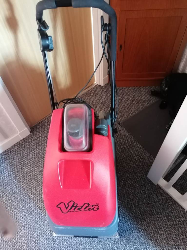Victor International Carpet Cleaner – Red, Good Condition