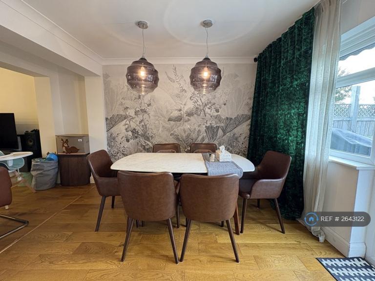 3 bedroom house in Diban Avenue, Hornchurch, RM12 (3 bed) (#2643122)