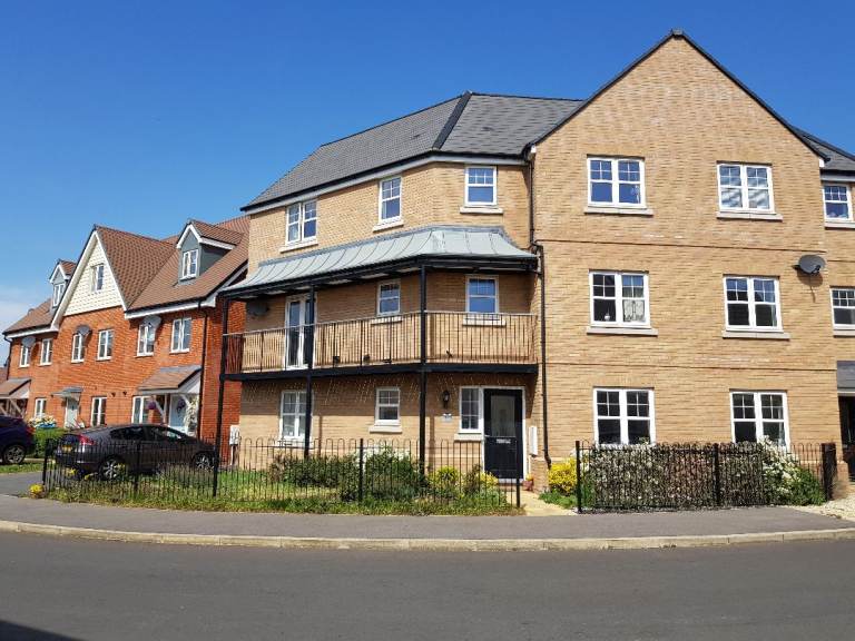 4 Bed Semi Detached Town House For Sale - Aylesbury