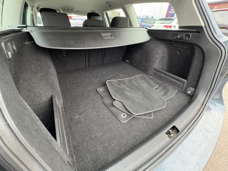 2013 Volkswagen Passat 2.0 TDI BMT Highline 5dr ++ 11 VW SERVICES / 35 TAX / SAT NAV / DAB ++ EST...