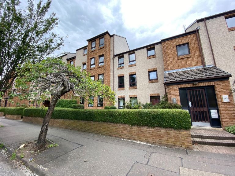 Two bedroom. Furnished ground floor flat in Blackford