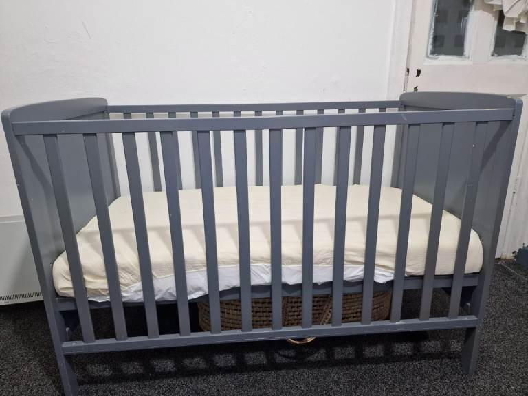 Baby's Cot & Mattress 