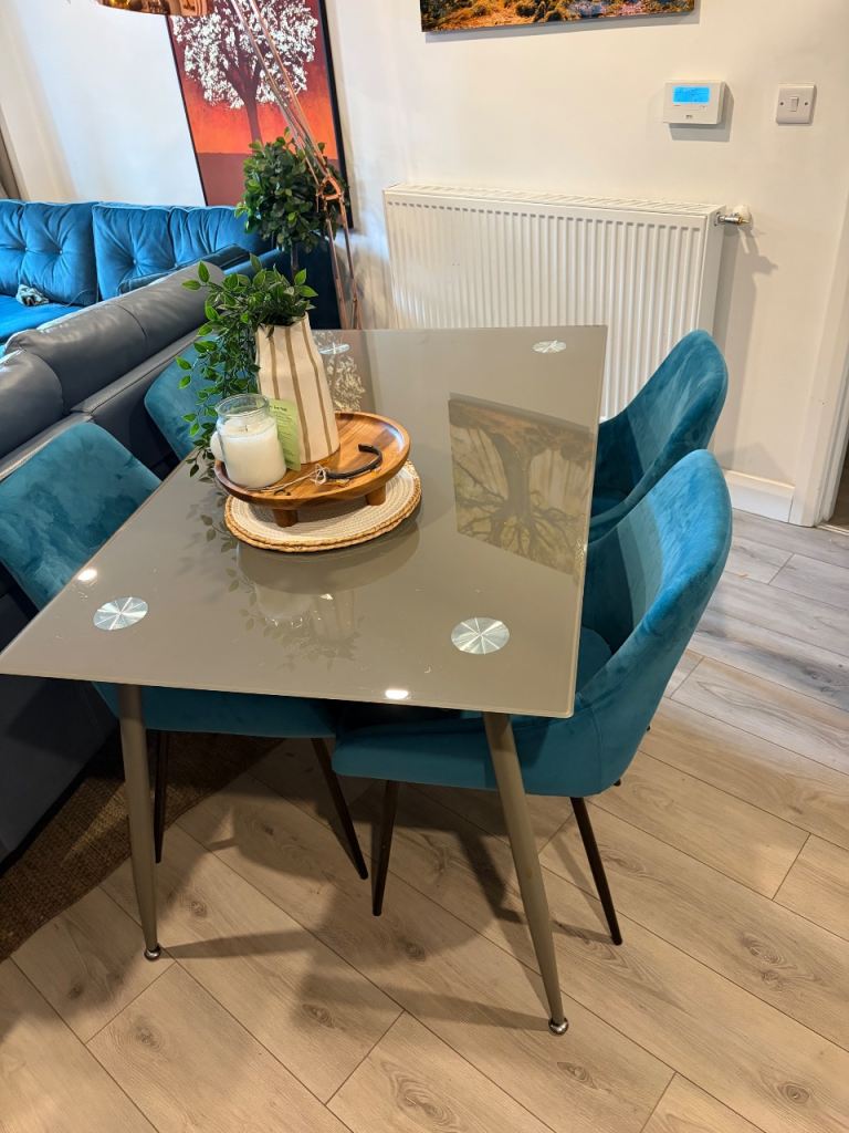 Modern New table  and chairs