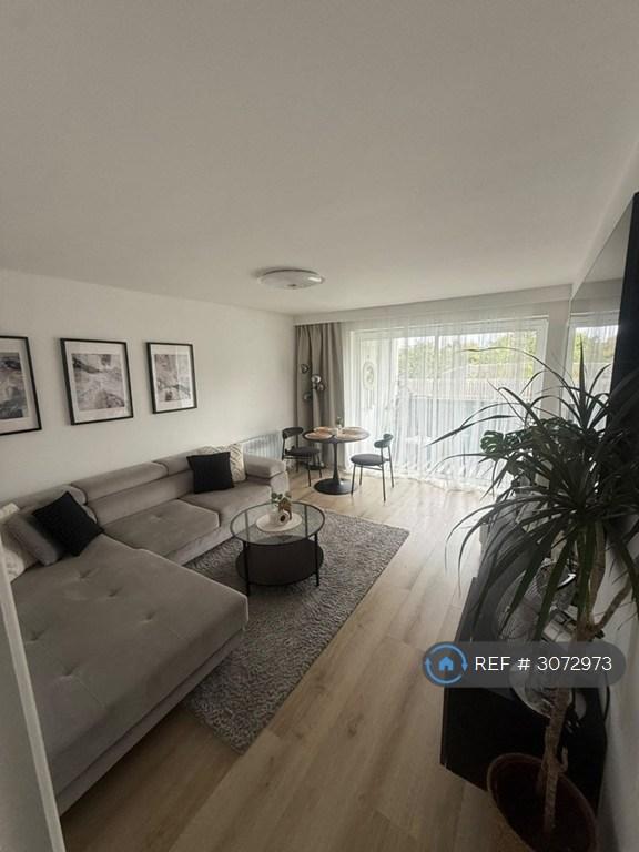 2 bedroom flat in Hamilton Court, Taunton, TA1 (2 bed) (#3072973)