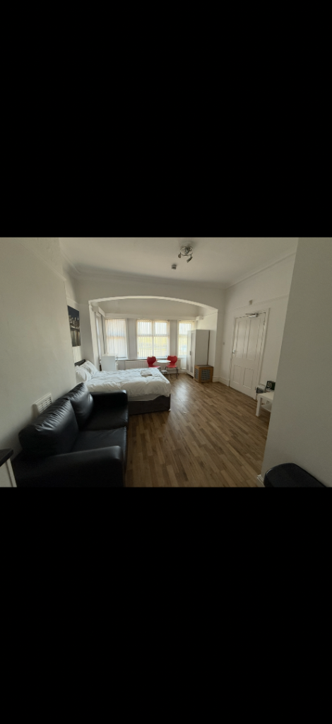 8 x self contained studio flats, ALL BILLS INCLUDED 