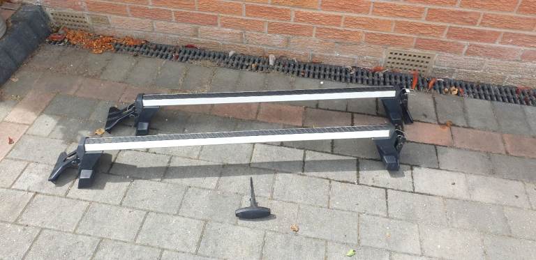 GENIUNE AUDI Q2 ROOF BARS