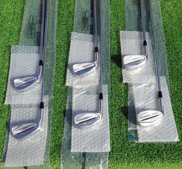 *** LOOK *** LEFT-HANDED COBRA KING TOUR 2023 IRONS 5 - PW - LIKE NEW