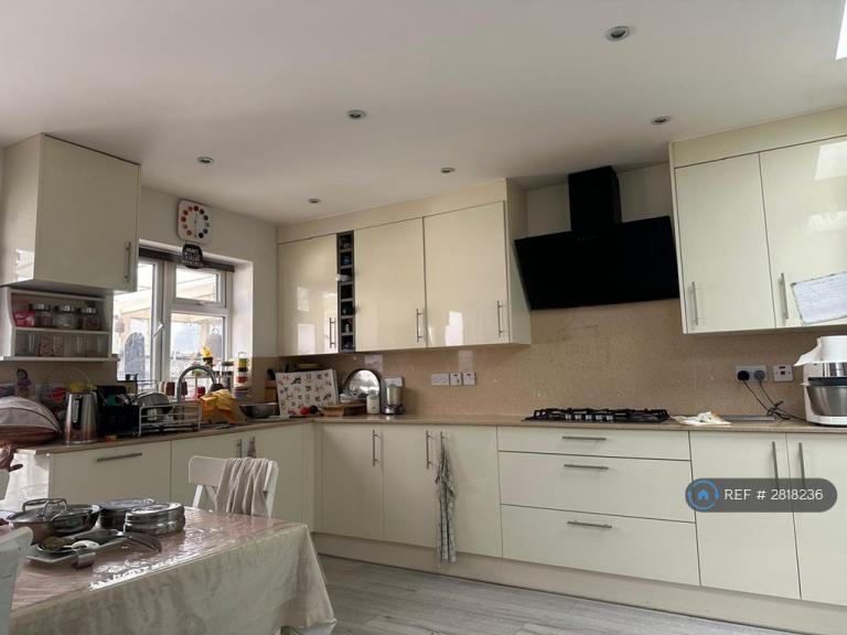 3 bedroom house in Broomgrove Gardens, Edgware, HA8 (3 bed) (#2818236)