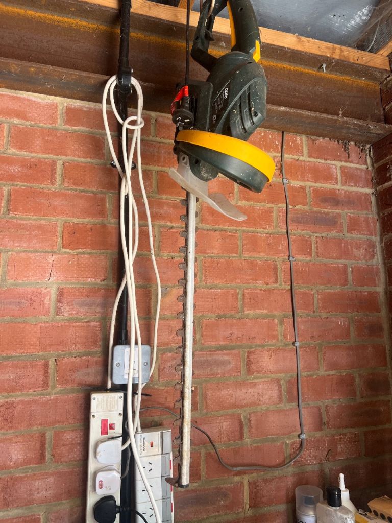 Electric Hedge Trimmer – Good Condition