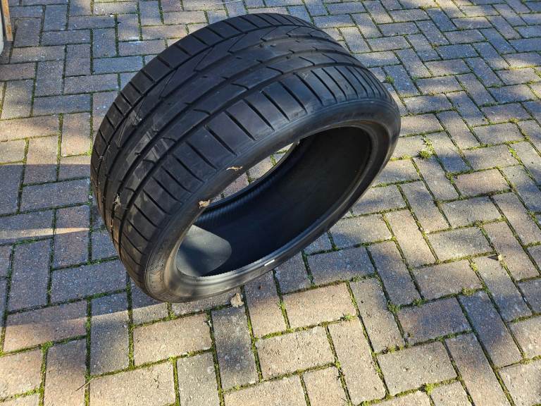 image for Tyre 245/35 ZR19 93y