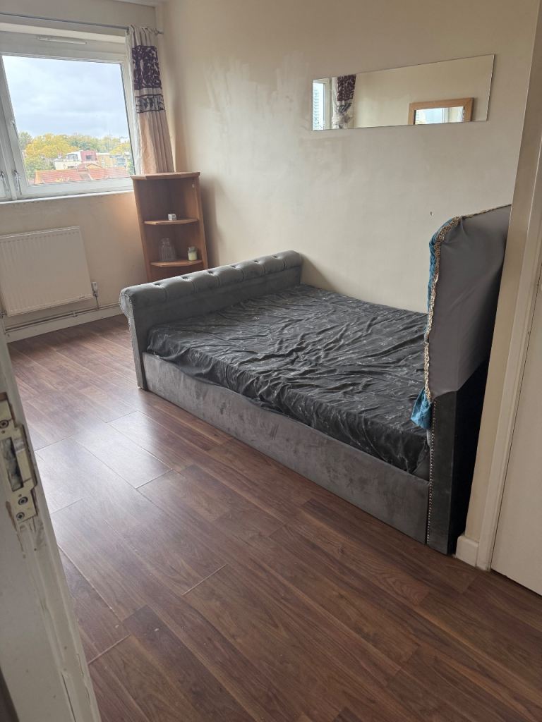 Large double room to rent at new cross 