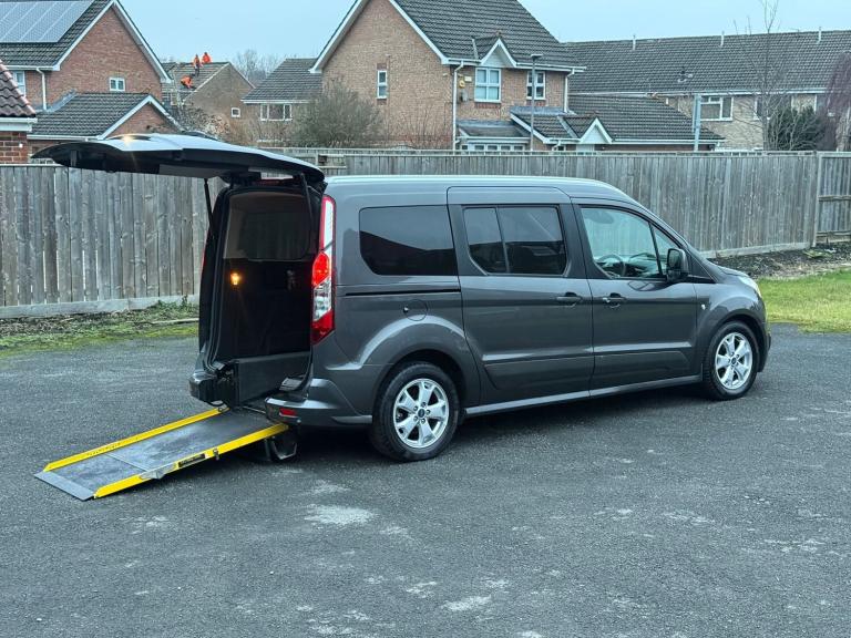 2019 FORD GRAND TOURNEO CONNECT AUTOMATIC TITANIUM WHEELCHAIR ACCESSIBLE VEHICLE