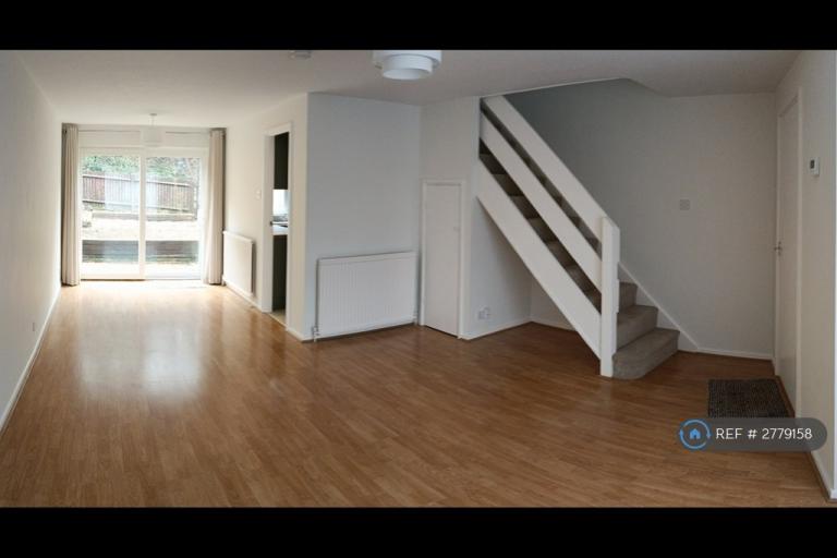 3 bedroom house in Buckingham Drive, East Grinstead, RH19 (3 bed) (#2779158)