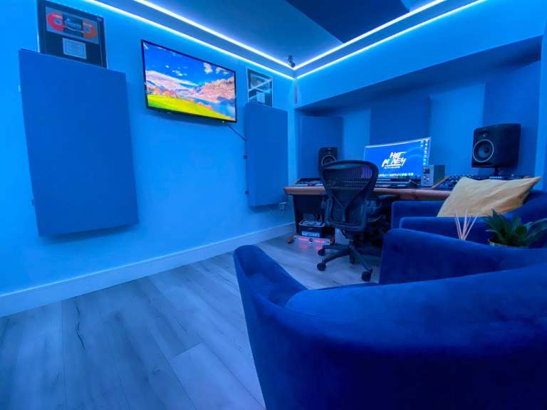 Music Studio | SoundProofed Room | Podcast to Rent In Hackney East London E9