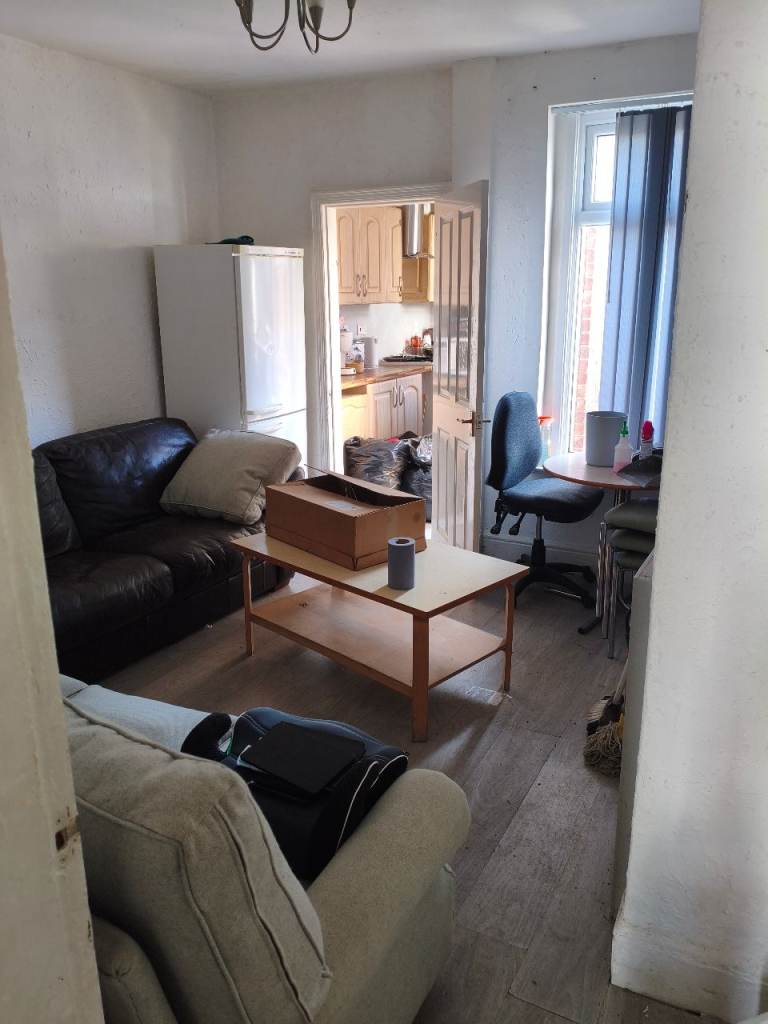 Two rooms available in 3bhk