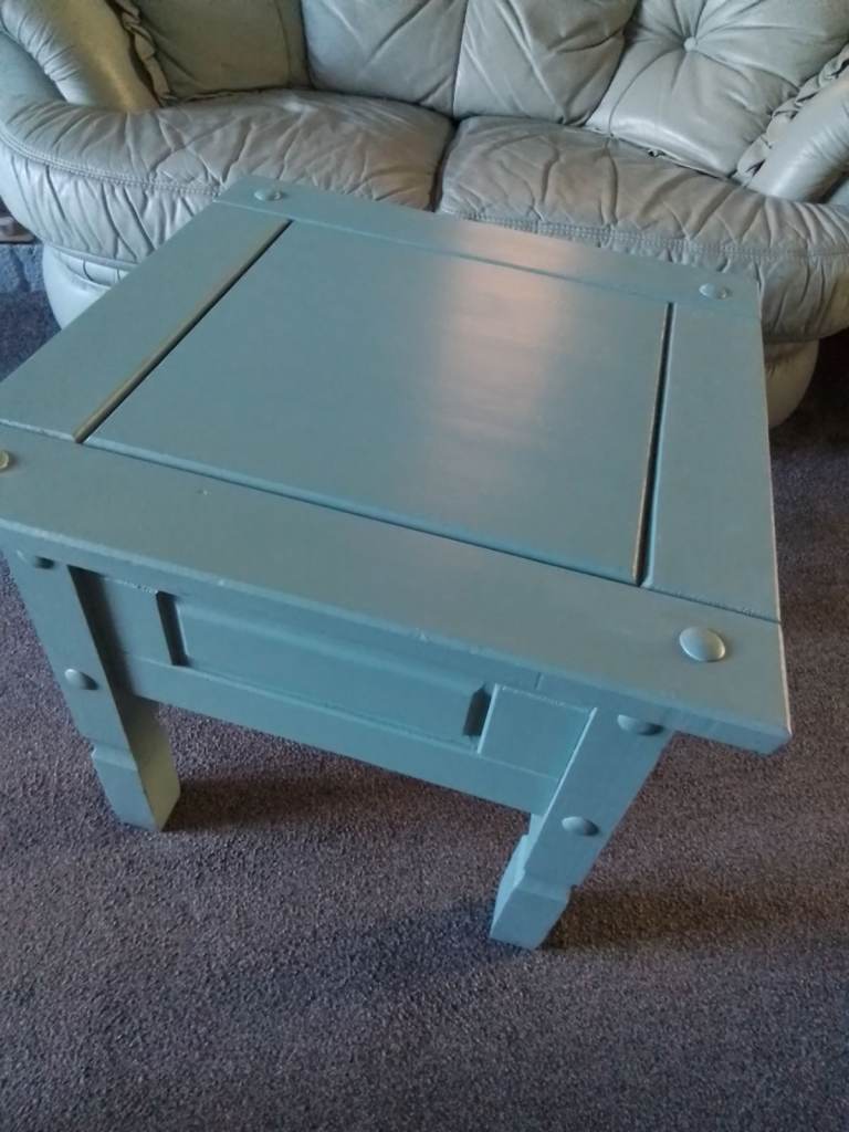 image for Solid wood side / end table