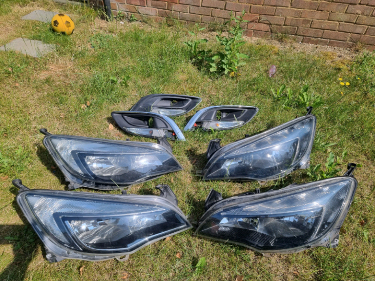 VAUXHALL ASTRA J BREAKING HEADLIGHT RIGHT & LEFT GOOD CONDITION 