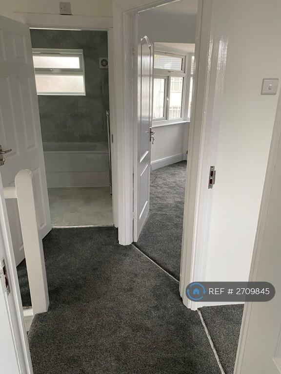 3 bedroom house in Roseheath Road, Hounslow, TW4 (3 bed) (#2709845)