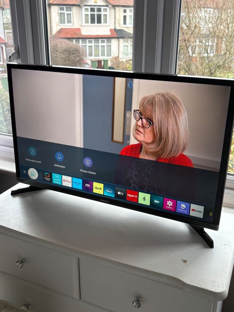 Samsung 32 inch Full HD Smart TV